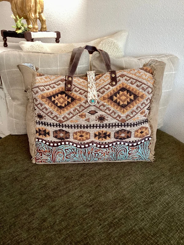Modern Chic Discounts Aztec Weekender Bag