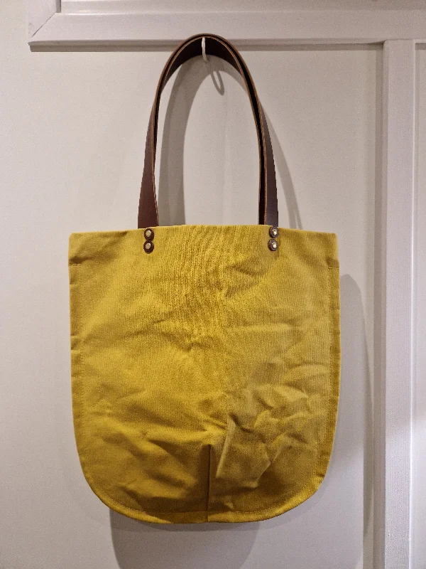 Trend Forward Threads TOTELY SHOPPER in Yellow