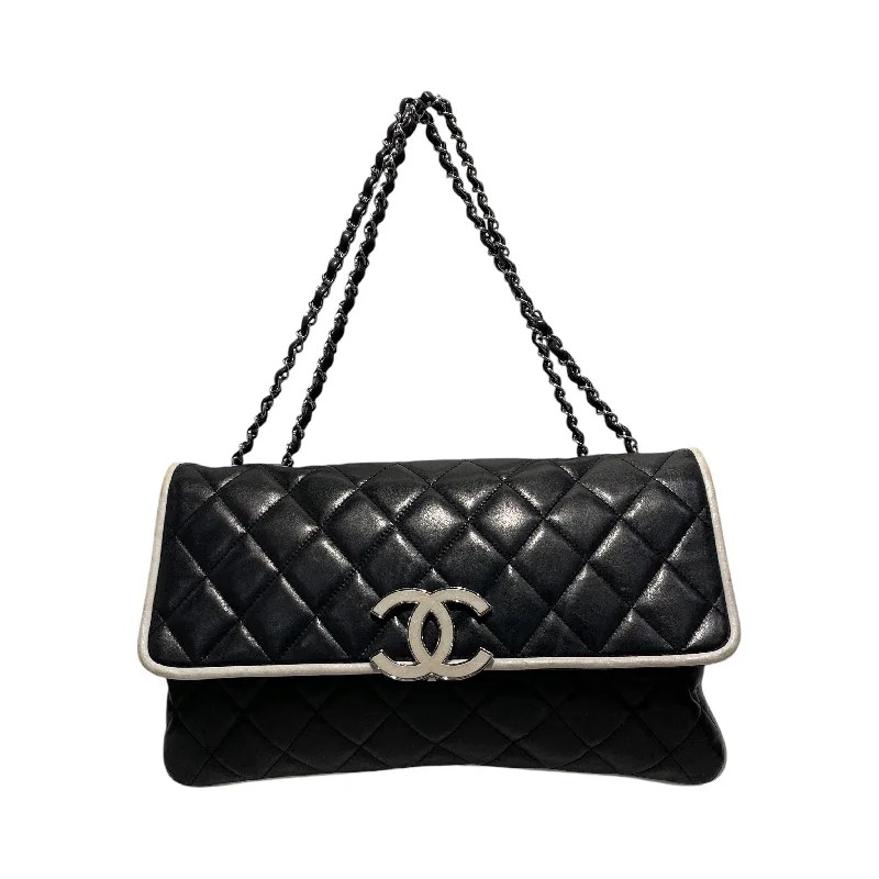 Hot Items CHANEL/Cross Body Bag/Leather/BLK/