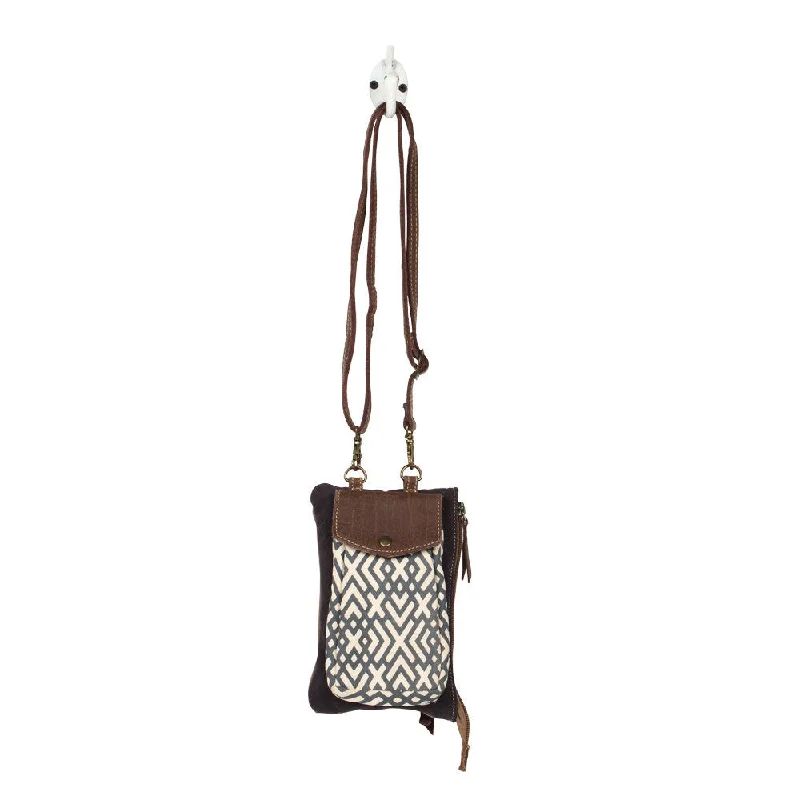 Romantic Fashion Discounts X Design Front Pocket Cross Body Pouch