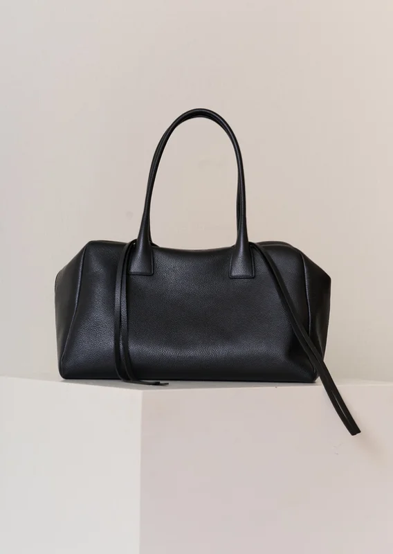 Stylish Bags For Fashion Bloggers With Promotions Bowling Bag in Black Grained Leather| Frenzlauer Stylish Bags For Fashion Bloggers With Promotions Bowling Bag in Black Grained Leather| Frenzlauer