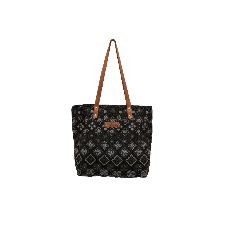 Minimalist Bags For Clean And Modern Aesthetics Canvas Tile Print Dorothy Tote X Wini Awuondo Minimalist Bags For Clean And Modern Aesthetics Canvas Tile Print Dorothy Tote X Wini Awuondo