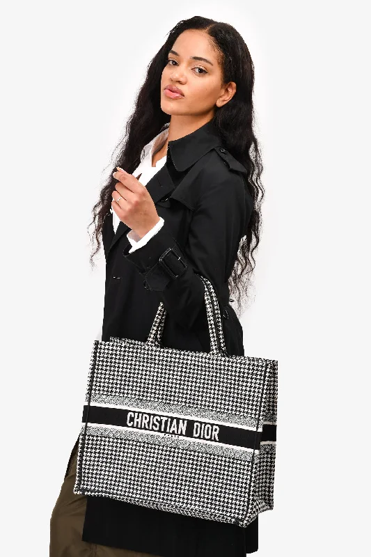 Rustic Bags For Outdoor And Nature-Inspired Looks Christian Dior 2020 Black/White Houndstooth Patterned Large Book Tote Rustic Bags For Outdoor And Nature-Inspired Looks Christian Dior 2020 Black/White Houndstooth Patterned Large Book Tote