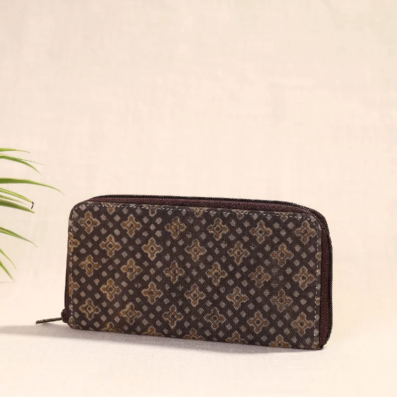 Bags For Minimalist And Functional Design Brown - Handcrafted Block Printed Fabric Clutch Wallet Bags For Minimalist And Functional Design Brown - Handcrafted Block Printed Fabric Clutch Wallet
