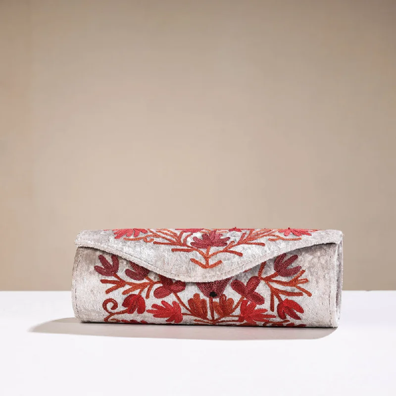 Urban Bags For City Life And Streetwear Fashion White - Original Chain Stitch Crewel Embroidery Velvet Clutch Urban Bags For City Life And Streetwear Fashion White - Original Chain Stitch Crewel Embroidery Velvet Clutch