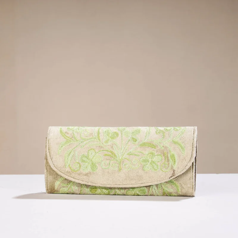 Romantic Valentine's Day Bags With Promotions Beige - Original Chain Stitch Crewel Embroidery Velvet Clutch Romantic Valentine's Day Bags With Promotions Beige - Original Chain Stitch Crewel Embroidery Velvet Clutch