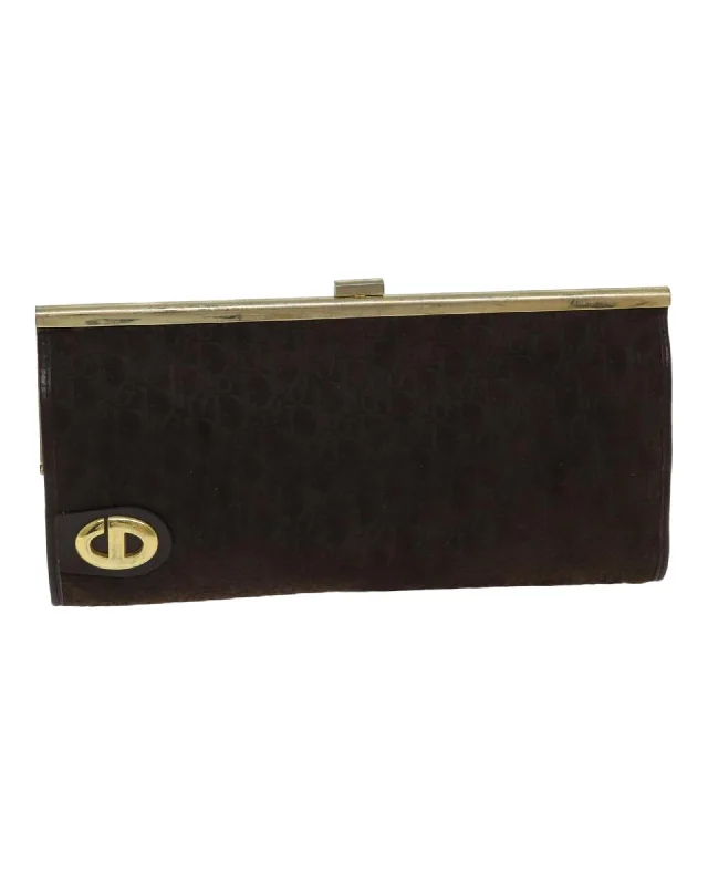 Lightweight Bags For Senior Travelers Trotter Canvas Leather Clutch Bag with Authentic Detailing Lightweight Bags For Senior Travelers Trotter Canvas Leather Clutch Bag with Authentic Detailing