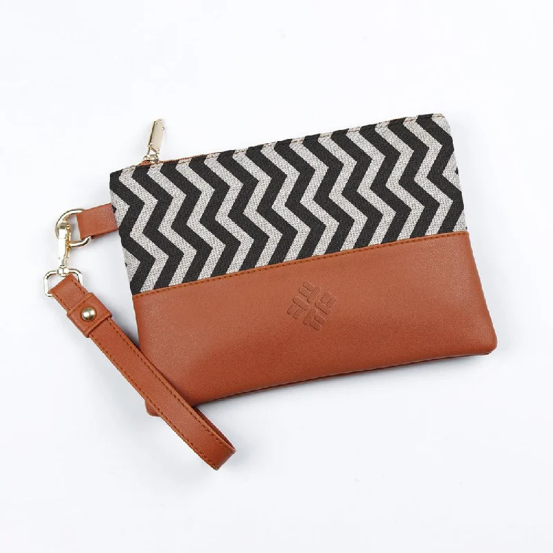 Rustic Bags For Outdoor And Nature-Inspired Looks Toiletry Pouch Black Arrows