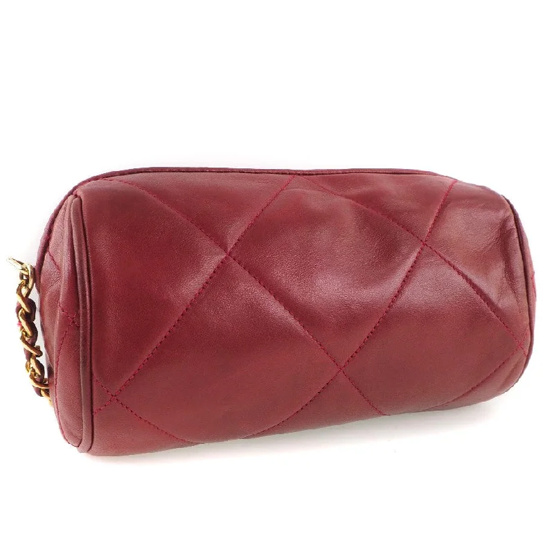 Urban Bags For City Life And Streetwear Fashion Chanel Matrasse Leather Shoulder Bag (Pre-Owned) Urban Bags For City Life And Streetwear Fashion Chanel Matrasse Leather Shoulder Bag (Pre-Owned)